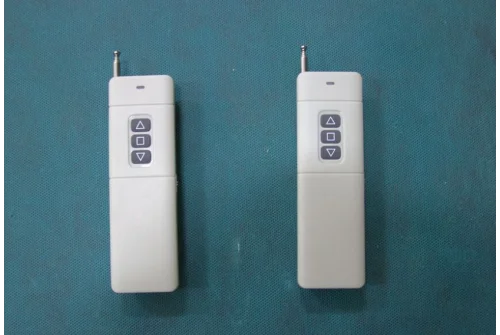Лестница чердачная ножничная FAKRO LCS-E (CH) 70х100/300 (металлическая, с автоматической системой управления с пульта)